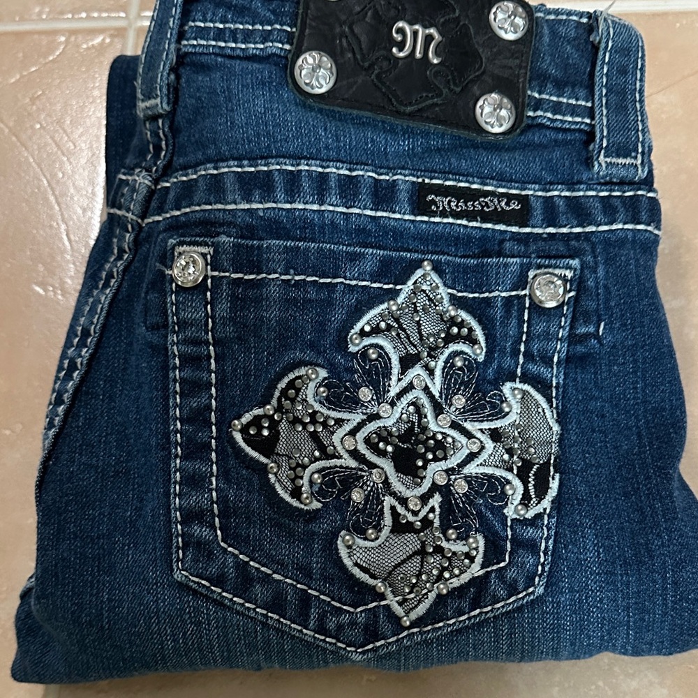 EUC Miss Me Capri  Jeans with Embellished Pocket
